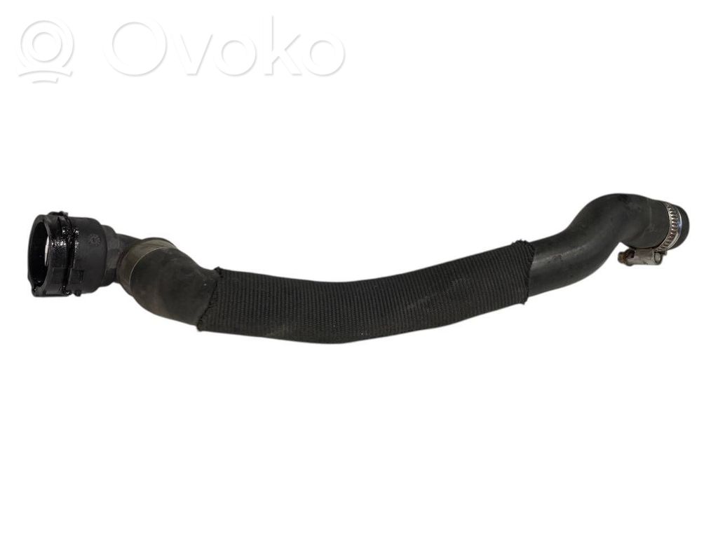 Caurulīte (-es) / šļūtene (-es)