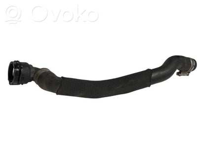 Caurulīte (-es) / šļūtene (-es)