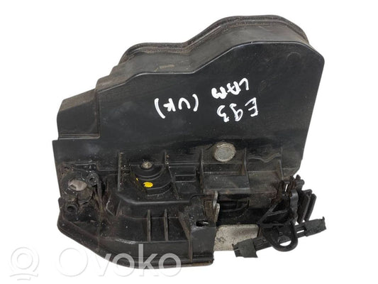 Priekšpusē slēdzene