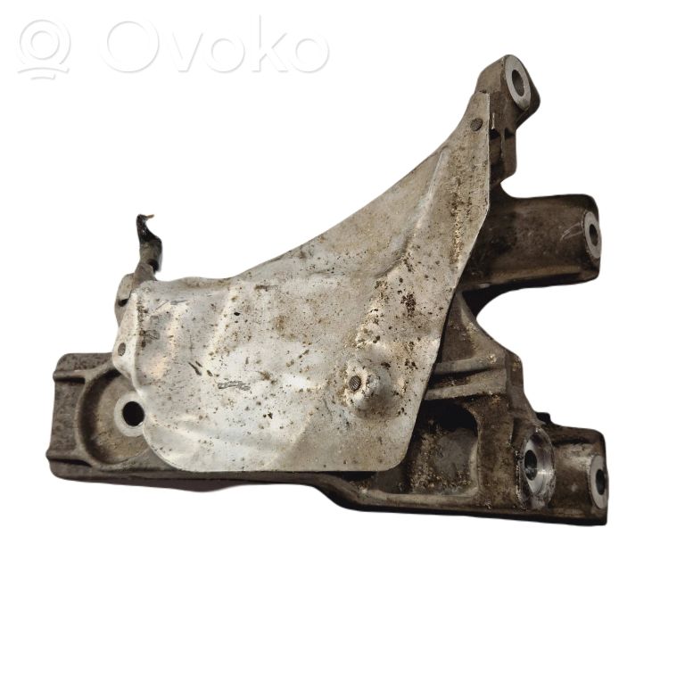 Dzinēja nostiprināšanas stiprinājums-kronšteins