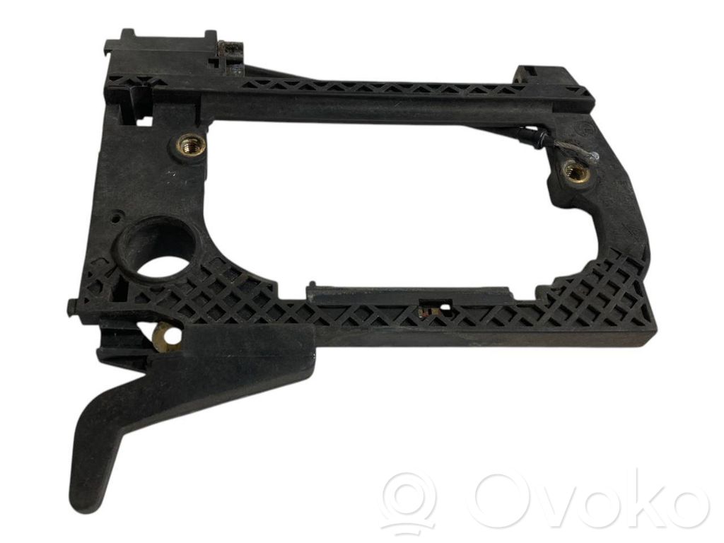 Держатель/кронштейн для внешней ручки открывания спереди