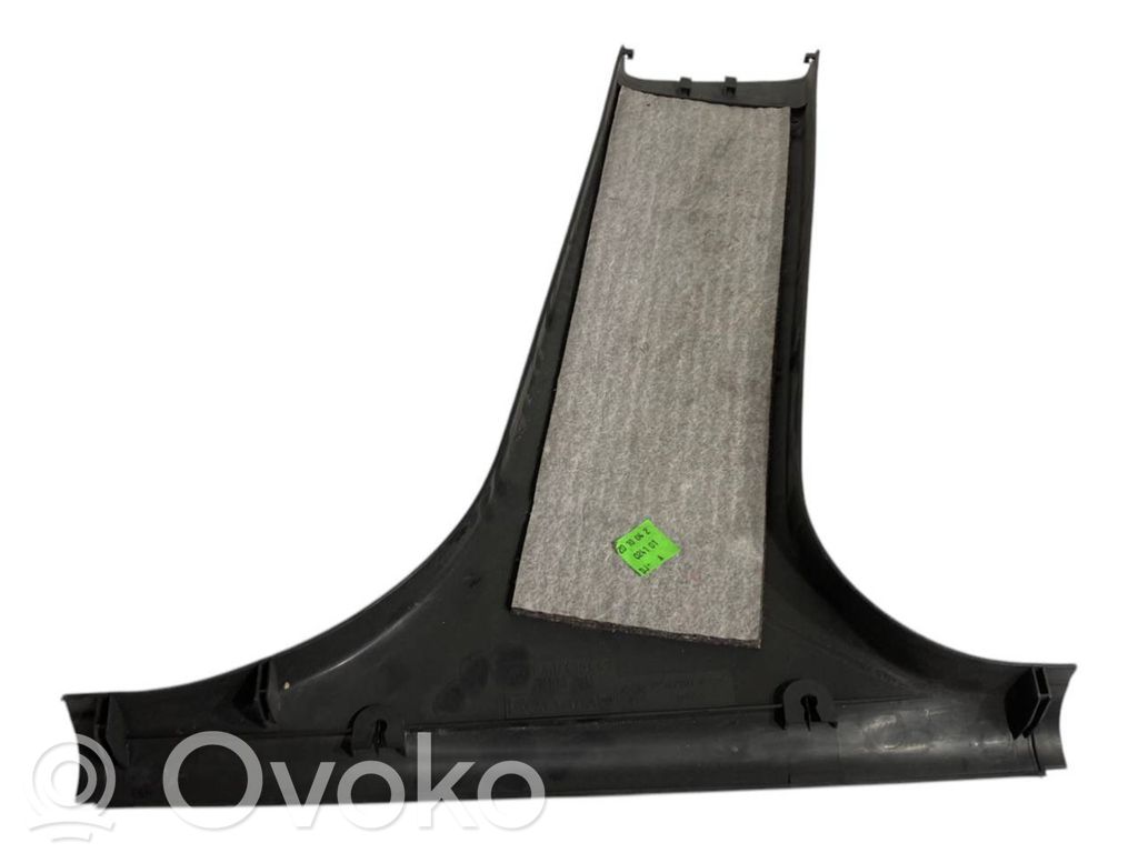 (B) statņa dekoratīvā apdare (apakšdaļa)