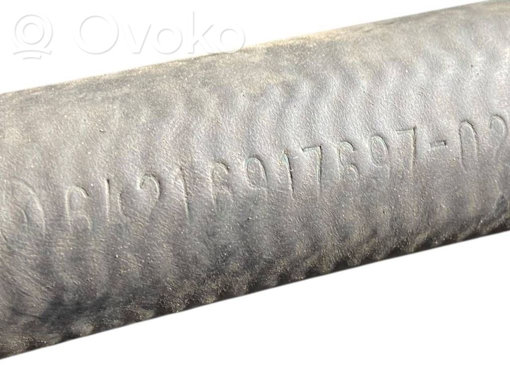 Caurulīte (-es) / šļūtene (-es)
