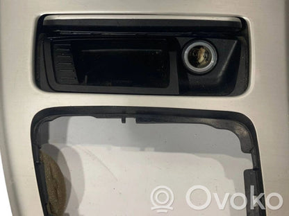 Ātrumu pārslēgšanas sviras dekoratīvā apdare (plastmasas)