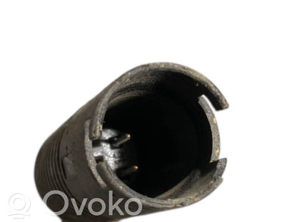 Priekšējā riteņa rumbas vārpstas šarnīrs (stupica, capfa)