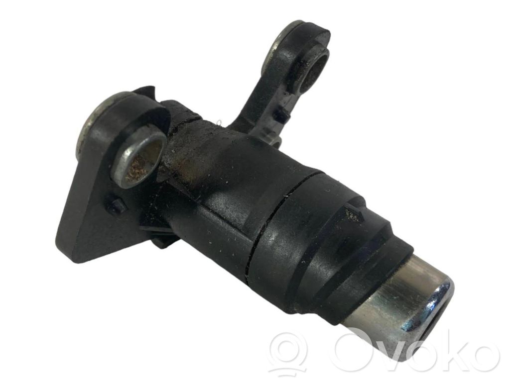 Aizmugurējā pārsega slēdzene (ārpusē)