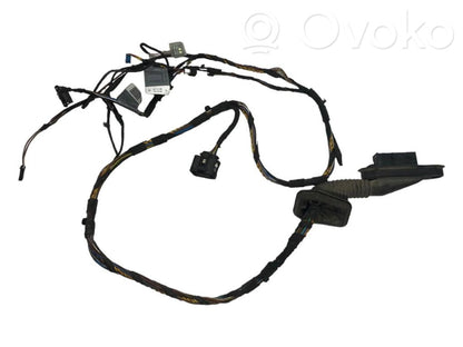 Aizmugurējo durvju vadu instalācija