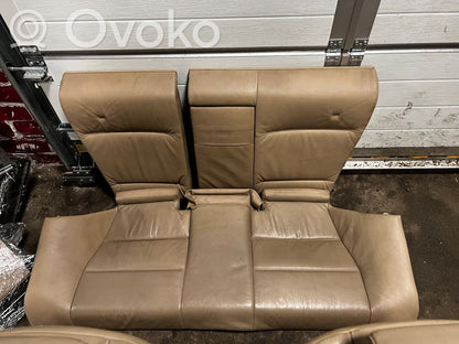 Sēdekļu un durvju dekoratīvās apdares komplekts