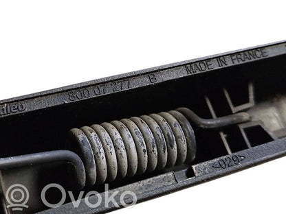 Aizmugurējā loga tīrītāja kājiņa