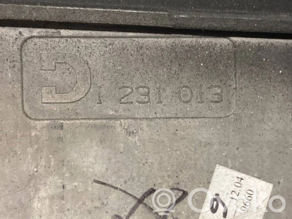 Paneļa dekoratīvās apdares vairogs (centrālais)