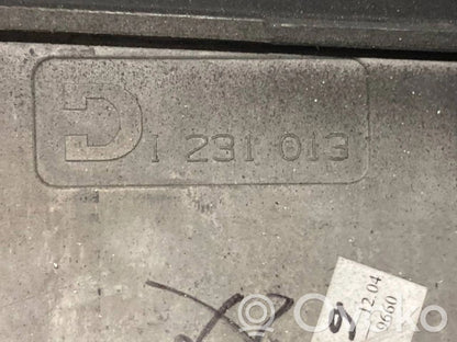 Paneļa dekoratīvās apdares vairogs (centrālais)