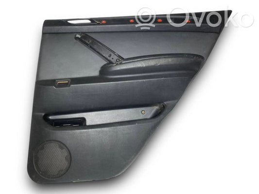 Apšuvums aizmugurējām durvīm