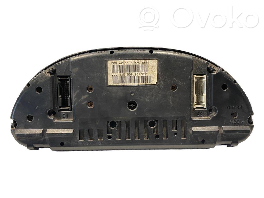 Speedometer (in the instrument panel)