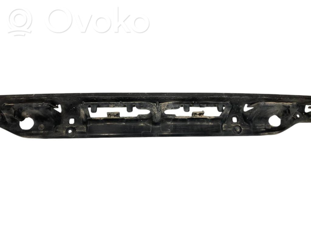 Rear bumper mounting bracket