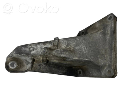 Engine mounting bracket