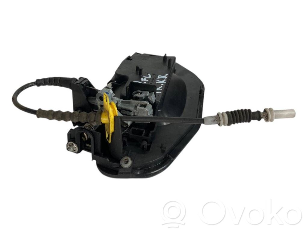 Priekšpusē turētājs / kronšteins ārējam atvēršanas rokturim