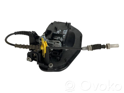 Priekšpusē turētājs / kronšteins ārējam atvēršanas rokturim