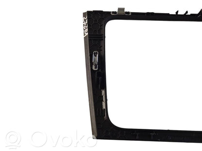 Radiouztvērēja / navigācija dekoratīvā apdare