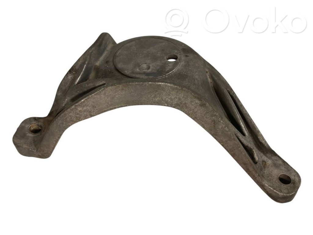 Engine mounting bracket