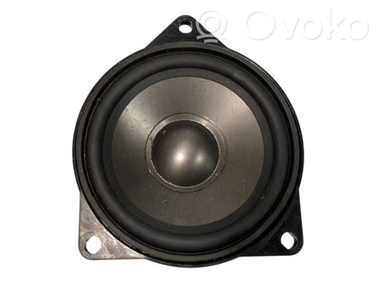 Speaker(s) in front door