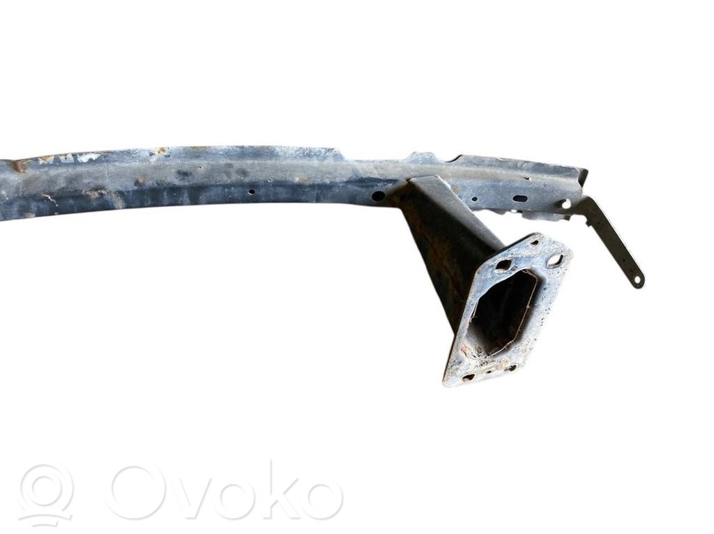 Priekšpusē bampera sija / balka