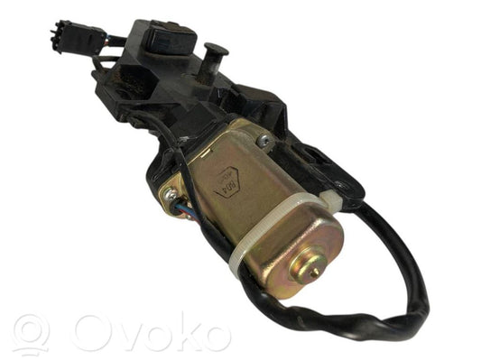 Aizmugurējā pārsega pievilcējs