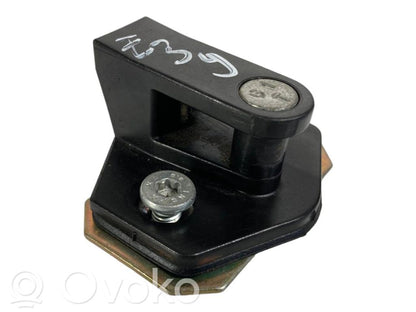 Aizmugurē slēdzenes cilpa