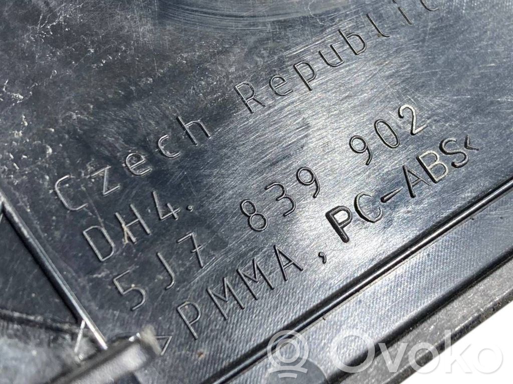 Aizmugurē durvju stikla apdare