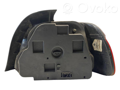 Aizmugurējais lukturis virsbūvē