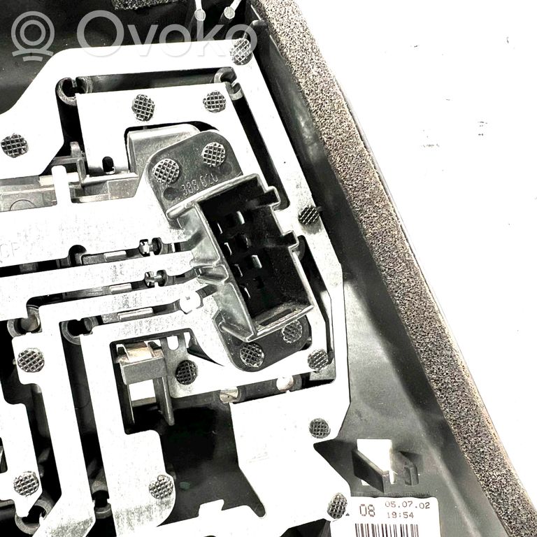 Aizmugures spuldzes vāka turētājs