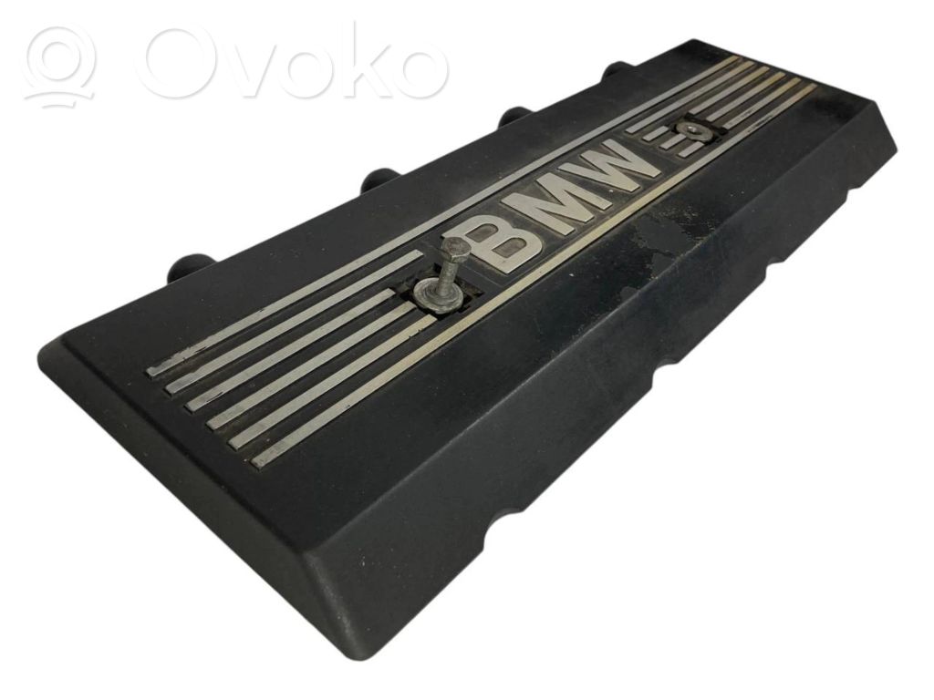 Dzinēja pārsegs (dekoratīva apdare)