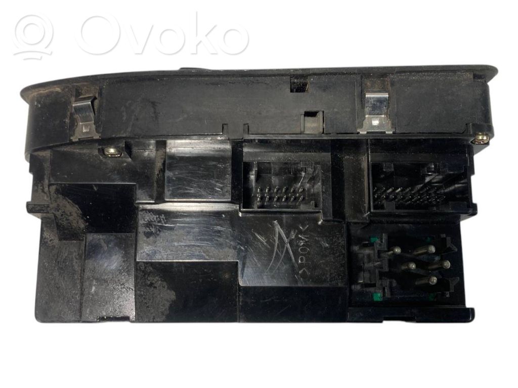 Power window switch