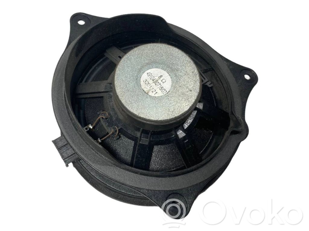 Skaļrunis (-i) pakaļējās durvīs