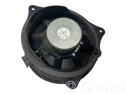 Skaļrunis (-i) pakaļējās durvīs