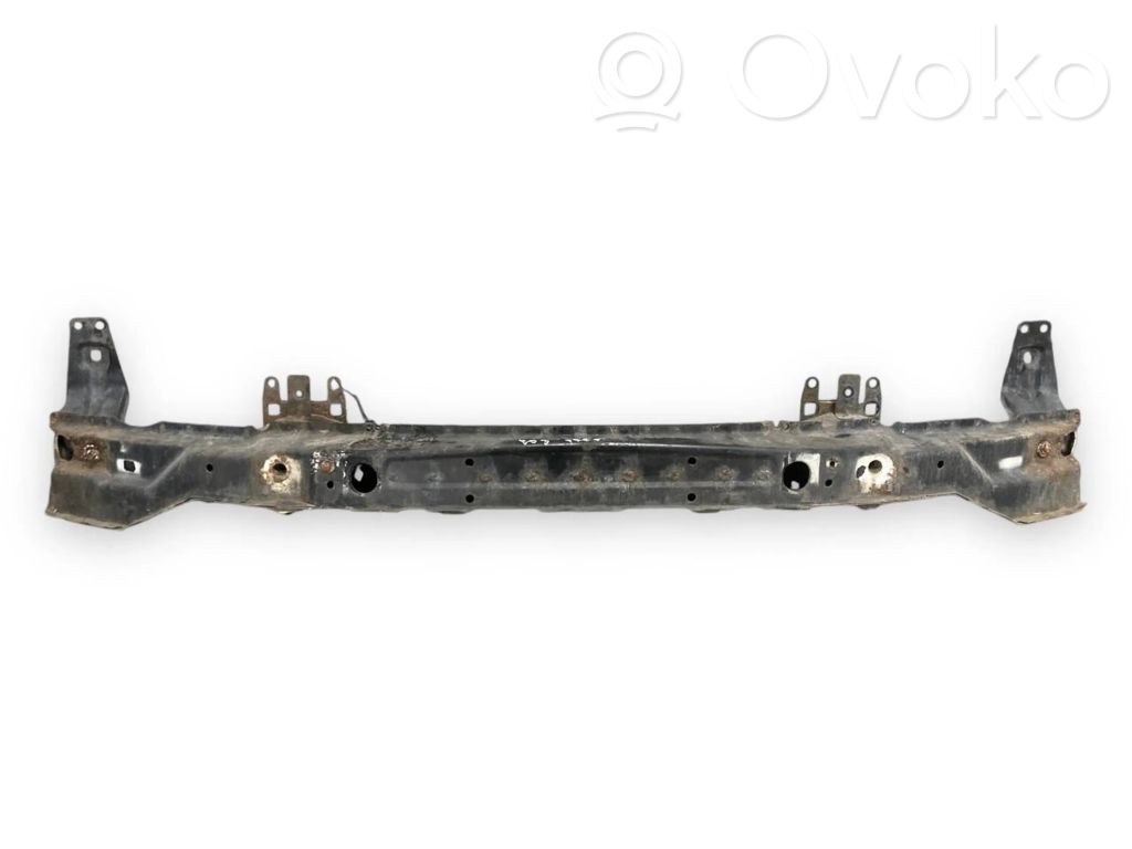 Priekšpusē bampera sija / balka