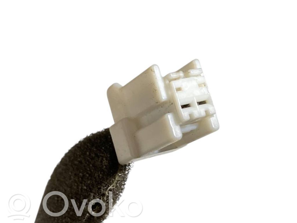 Priekšējo durvju vadu instalācija