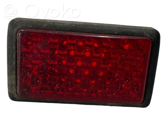 Aizmugurējo durvju apgaismojums (iekšpusē)