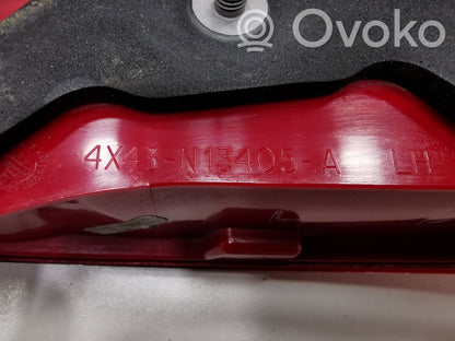 Задний фонарь в кузове