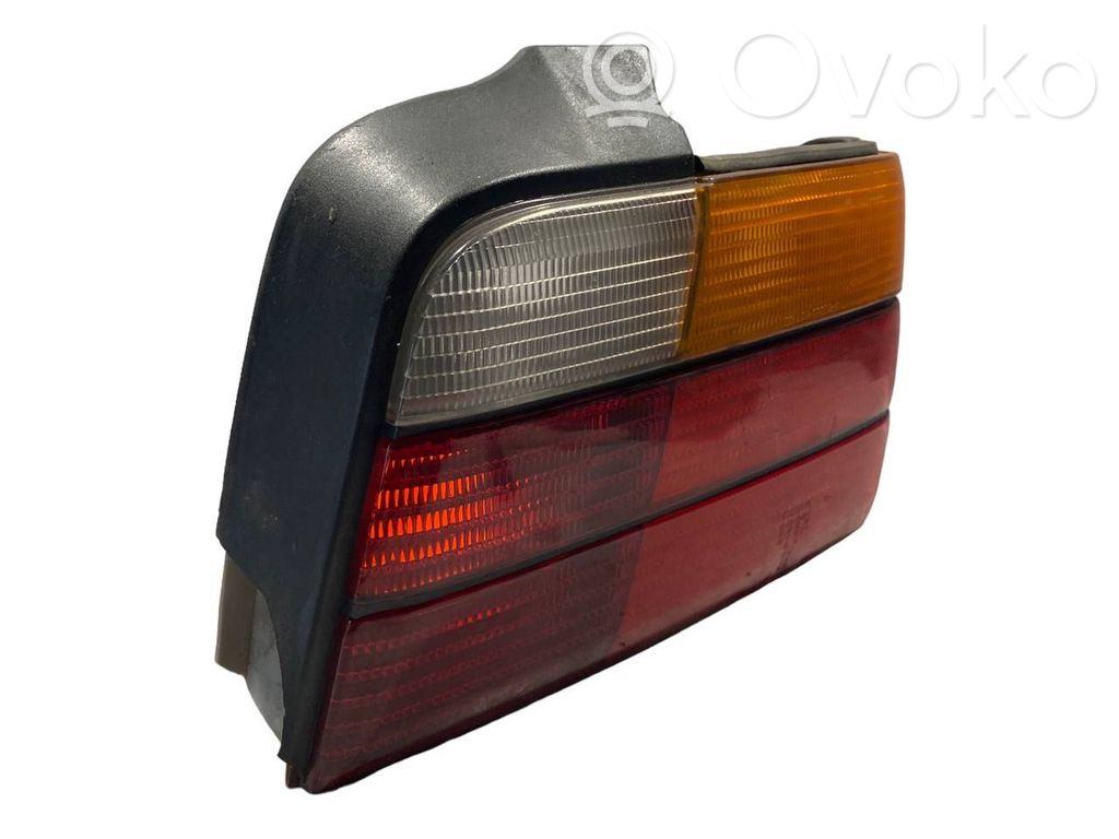 Aizmugurējais lukturis virsbūvē