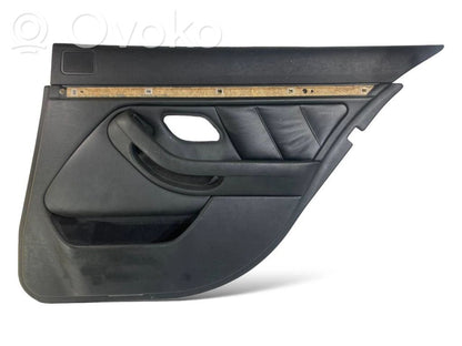 Apšuvums aizmugurējām durvīm