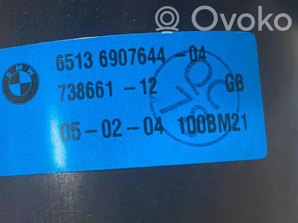 Skaļrunis (-i) pakaļējās durvīs