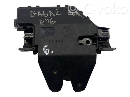 Замок задней крышки