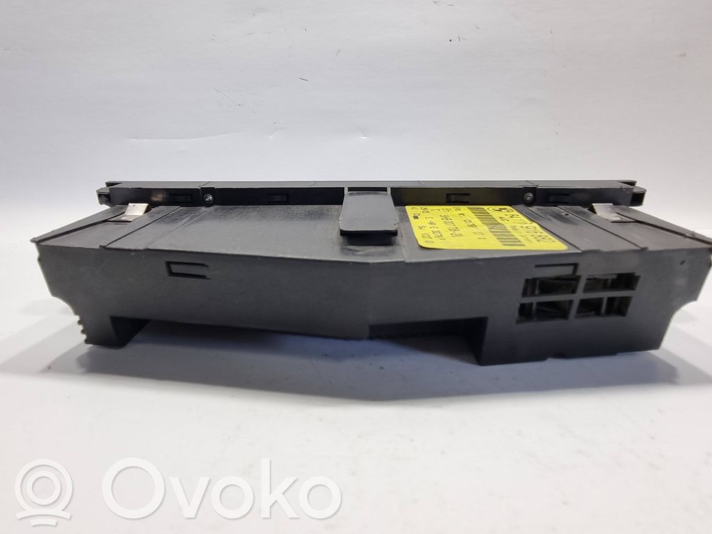Gaisa kondicioniera / klimata kontroles / salona apsildes vadības bloks (salonā)