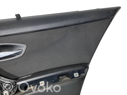 Apšuvums aizmugurējām durvīm