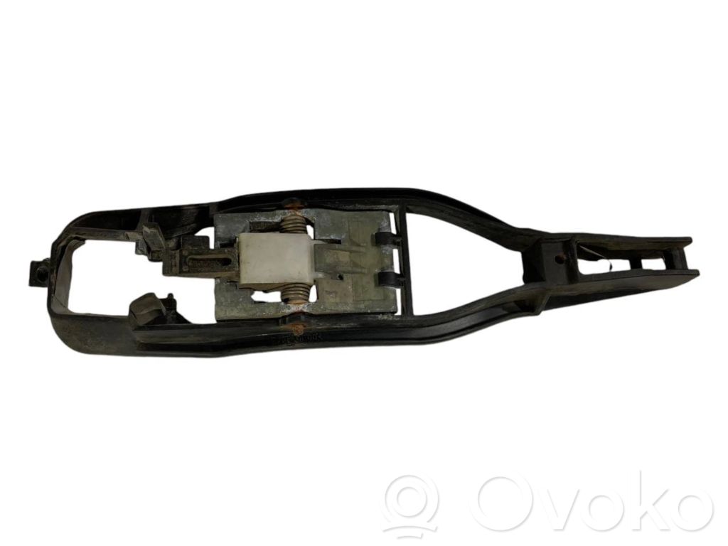 Aizmugurē turētājs / kronšteins ārējam atvēršanas rokturim