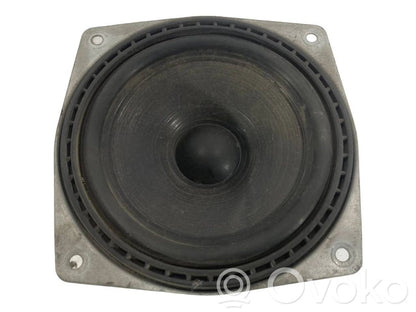 Skaļrunis priekšējā panelī