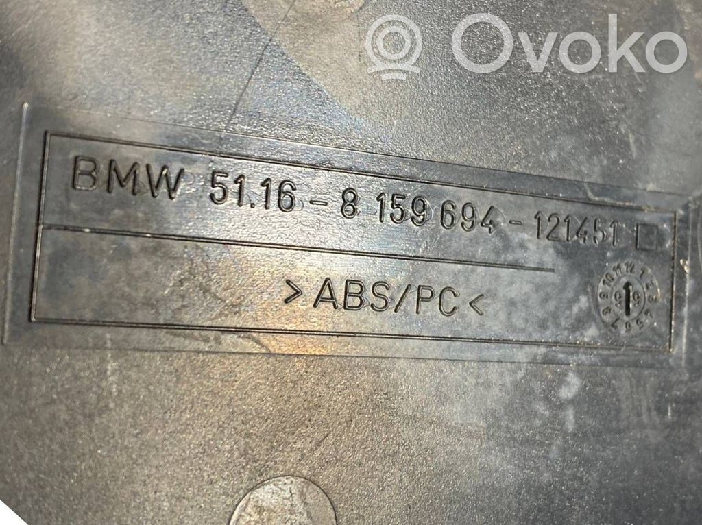 Cigarešu aizdedzināmais priekšā