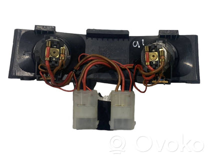 Cigarešu aizdedzināmais aizmugurē