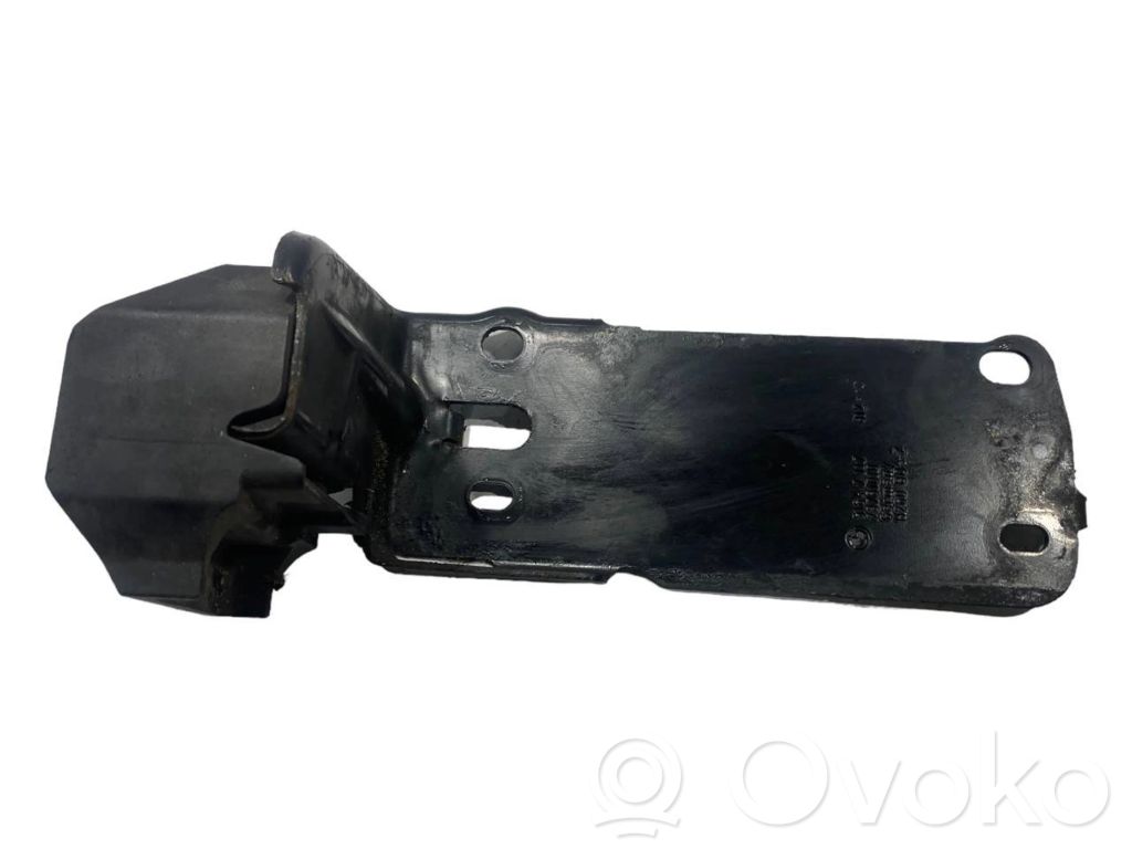 Radiator(s) holder/bracket