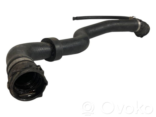 Caurulīte (-es) / šļūtene (-es)